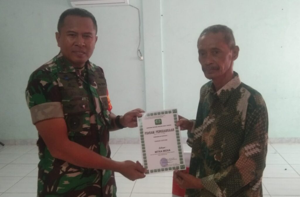 Harian Expose dan TVRI Raih Penghargaan Dandim 0602/Serang Harian Expose dan TVRI Raih Penghargaan Dandim 0602/Serang