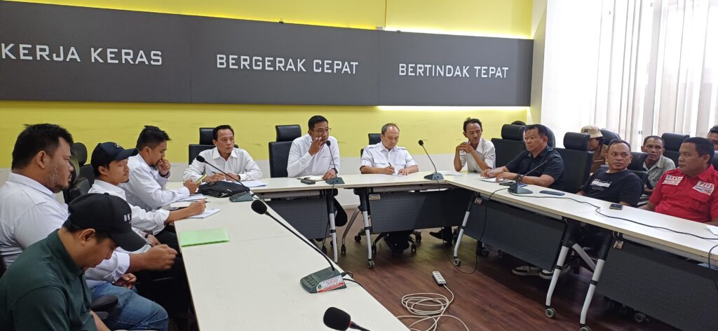 Imbau Masyarakat Hati-hati, Kadis PUPR Provinsi Banten Arlan Marzan Pastikan Konstruksi Tanjakan Bangangah Aman Imbau Masyarakat Hati-hati, Kadis PUPR Provinsi Banten Arlan Marzan Pastikan Konstruksi Tanjakan Bangangah Aman