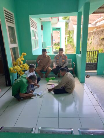 Kapolsek Pontang Laksanakan Jum’at Curhat di Bulan Suci Ramadhan Bersama Warga Desa Pegandikan