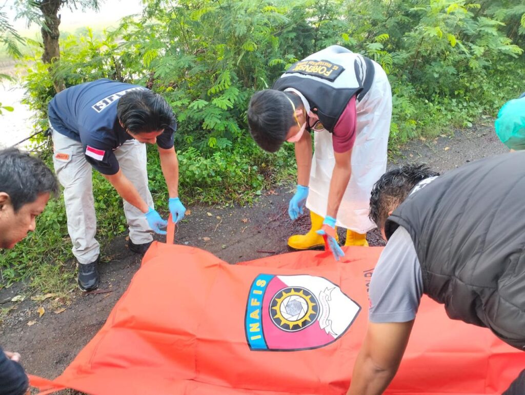 Satreskrim Polres Serang Lakukan Olah TKP dan Evakuasi Penemuan Mayat Tanpa Identitas