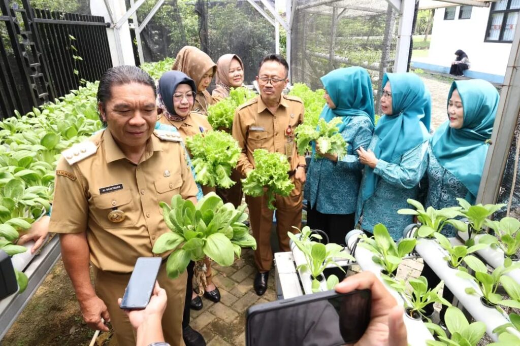 Al Muktabar Panen Sayur dan Buah Bersama TP PKK Provinsi Banten