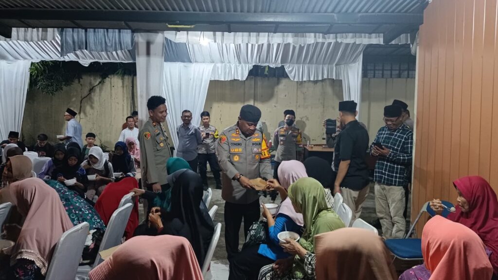 Kapolres Serang Gelar Baksos, Bagikan Paket Sembako dan Tas Sekolah di Jawilan