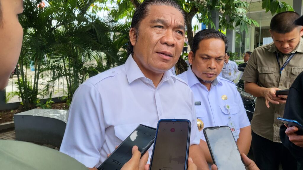 Pj Gubernur Banten Al Muktabar Keluarkan Surat Edaran THR Keagamaan Tahun 2024 Pj Gubernur Banten Al Muktabar Keluarkan Surat Edaran THR Keagamaan Tahun 2024