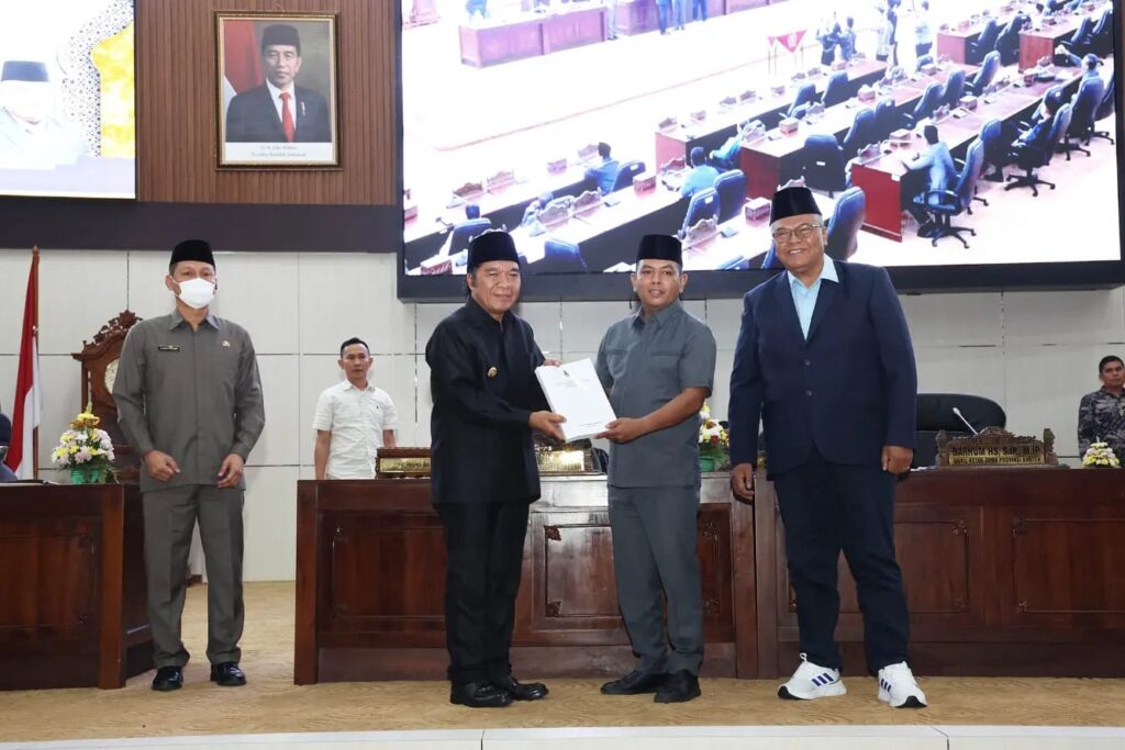 Sampaikan LKPJ Tahun Anggaran 2023, Al Muktabar: Capaian Indikator Makro Provinsi Banten Cukup Baik