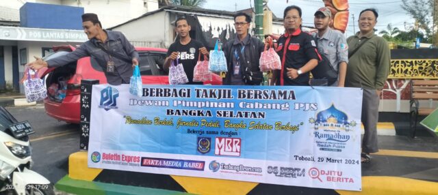 Semangat Berbagi Ramadhan, PJS Bangka Selatan Sebarkan 500 Takjil ke Masyarakat