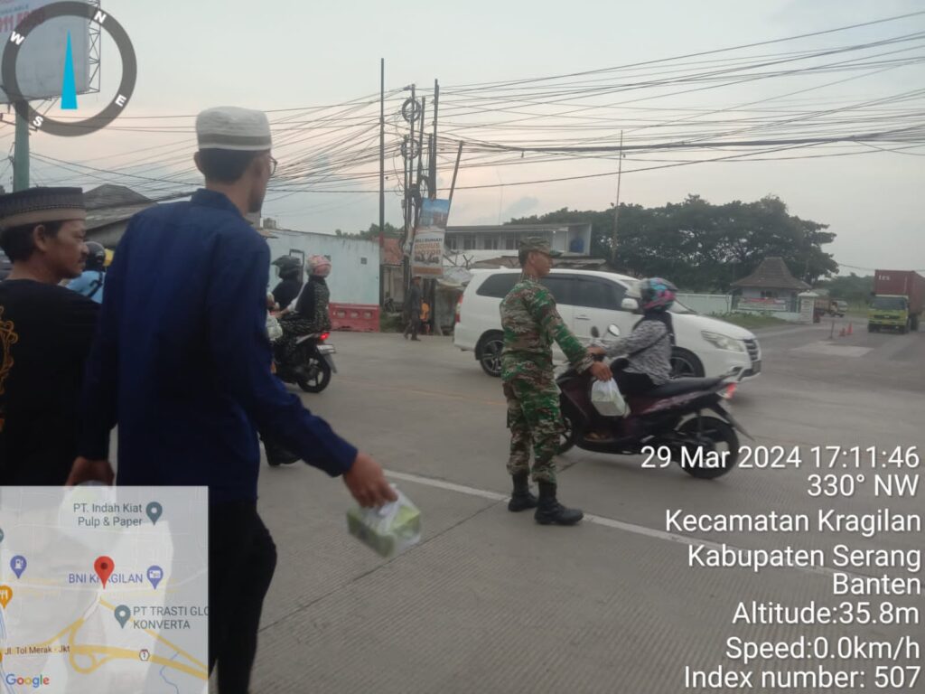 Baksos Ramadhan, Sertu Ahdi Sutisna Bagikan Takjil Gratis Kepada Warga Kragilan Baksos Ramadhan, Sertu Ahdi Sutisna Bagikan Takjil Gratis Kepada Warga Kragilan