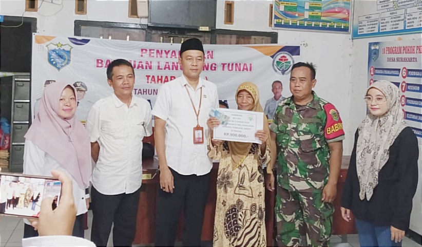 Muspika Pagelaran Hadiri Penyaluran Honor dan BLT DD di Desa Surakarta Muspika Pagelaran Hadiri Penyaluran Honor dan BLT DD di Desa Surakarta