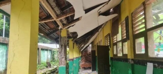 Usia Sudah Tua, SDN Kalilanang 2 di Desa Pakuncen, Bojonegara Kabupaten Serang Ambruk