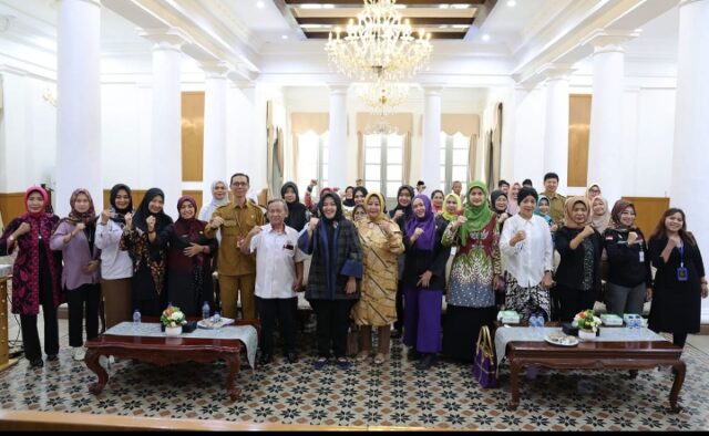 Pj Ketua TP PKK Provinsi Banten Tine Al Muktabar Buka Musprov V Perwosi Banten