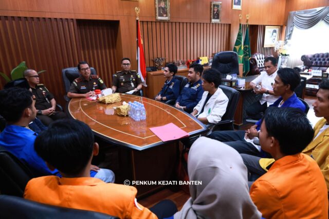 Datangi Kejati, BEM Banten Bersatu Desak Kejati segera Ungkap Tersangka Kasus Situ Ranca Gede