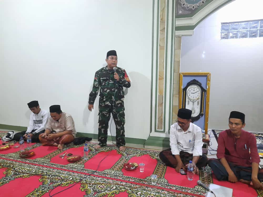 Babinsa Koramil 0602-18/Kragilan Ajak Warga Tingkatkan Keimanan Di Bulan Suci Ramadhan Babinsa Koramil 0602-18/Kragilan Ajak Warga Tingkatkan Keimanan Di Bulan Suci Ramadhan