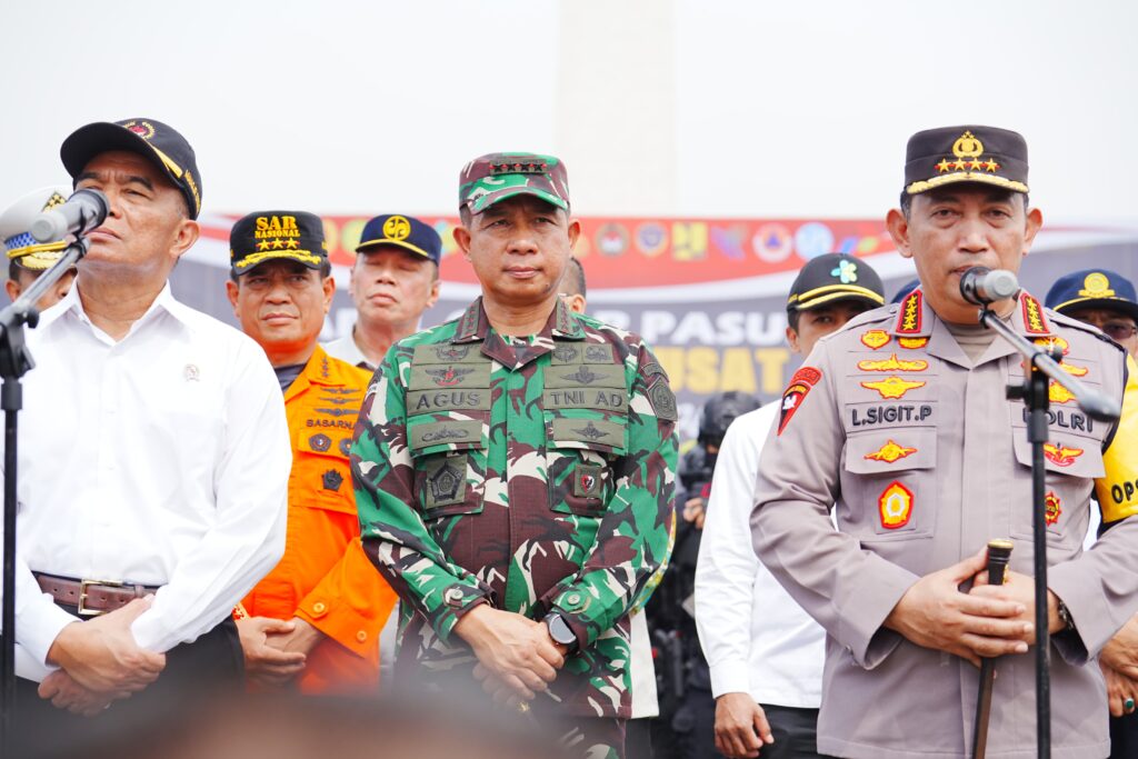 Apel Gelar Pasukan Ops Ketupat, Kapolri Ungkap Upaya-Strategi Wujudkan Mudik yang Aman dan Nyaman Apel Gelar Pasukan Ops Ketupat, Kapolri Ungkap Upaya-Strategi Wujudkan Mudik yang Aman dan Nyaman
