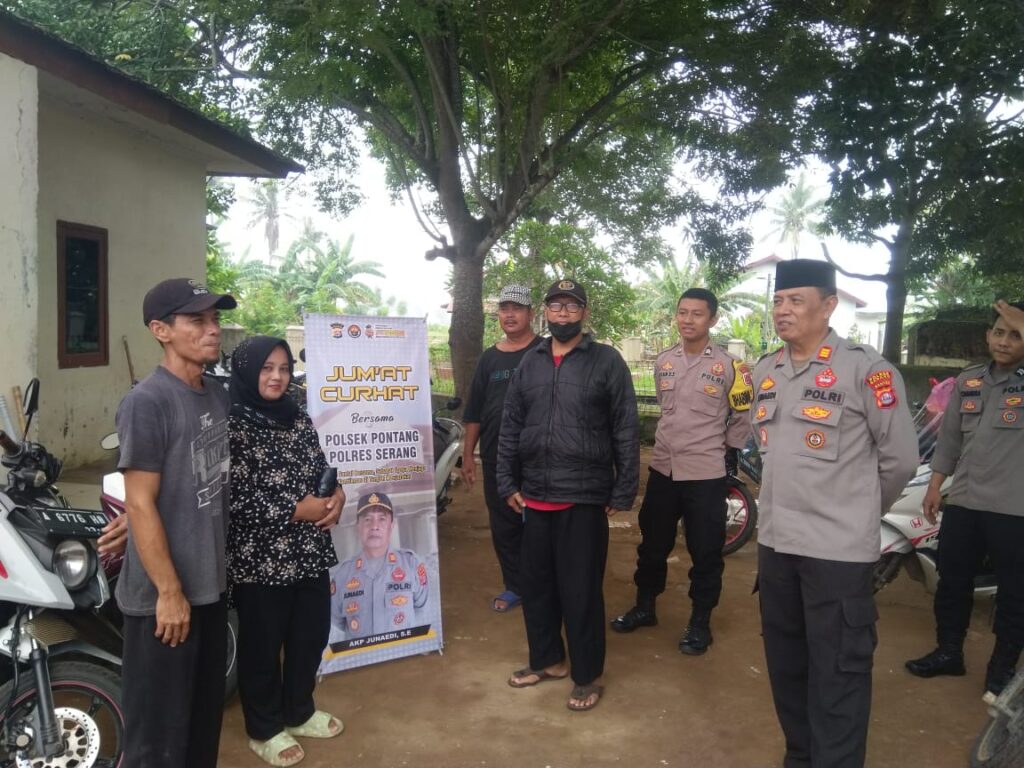 Kapolsek dan Bhabinkamtibmas Polsek Pontang Gelar Jumat Curhat di Area Parkiran Kapolsek dan Bhabinkamtibmas Polsek Pontang Gelar Jumat Curhat di Area Parkiran