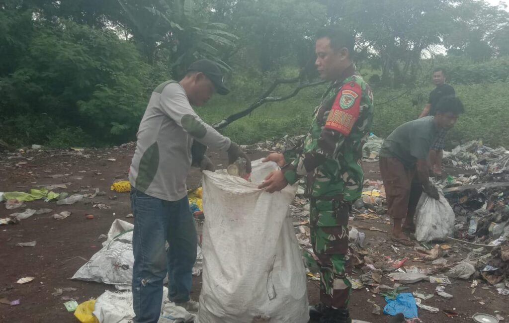 Serda Heri Riyanto Babinsa Koramil 0602-19/Cikande Laksanakan Program Bank Sampah Serda Heri Riyanto Babinsa Koramil 0602-19/Cikande Laksanakan Program Bank Sampah