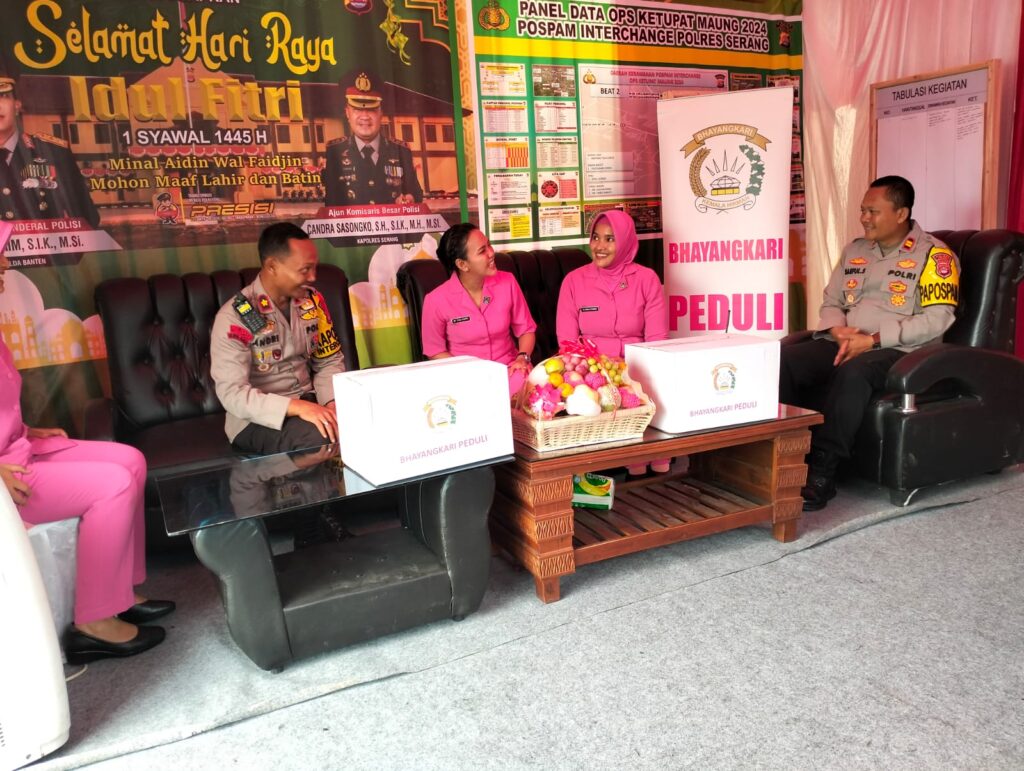 Ketua Bhayangkari Cabang Serang Melaksanakan Kunjungan Ke Pospam dan Posyan Ops Ketupat maung 2024 Ketua Bhayangkari Cabang Serang Melaksanakan Kunjungan Ke Pospam dan Posyan Ops Ketupat maung 2024