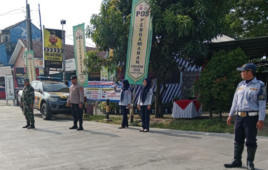 Tingkatkan Kewaspadaan, Babinsa Koramil 0602-18/Kragilan Bersama Kepolisian Siaga Di Pos Pengamanan Tingkatkan Kewaspadaan, Babinsa Koramil 0602-18/Kragilan Bersama Kepolisian Siaga Di Pos Pengamanan