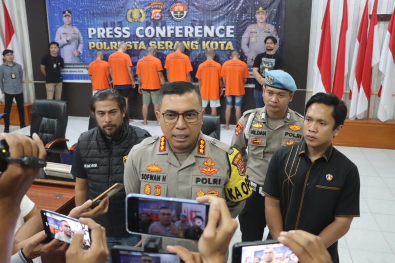 6 Tersangka Kasus Penganiayaan Ustad di Baros, Berhasil Diamankan Polresta SerKot 6 Tersangka Kasus Penganiayaan Ustad di Baros, Berhasil Diamankan Polresta SerKot