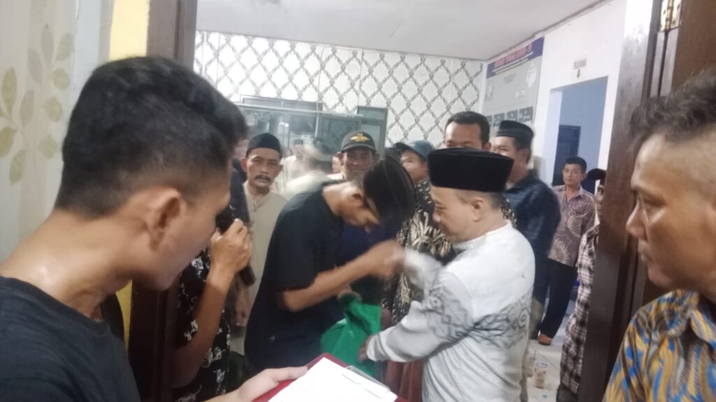 Kades Kemiri Gelar Silaturahmi Terbuka dan Buka bersama Untuk Masyarakat Kades Kemiri Gelar Silaturahmi Terbuka dan Buka bersama Untuk Masyarakat