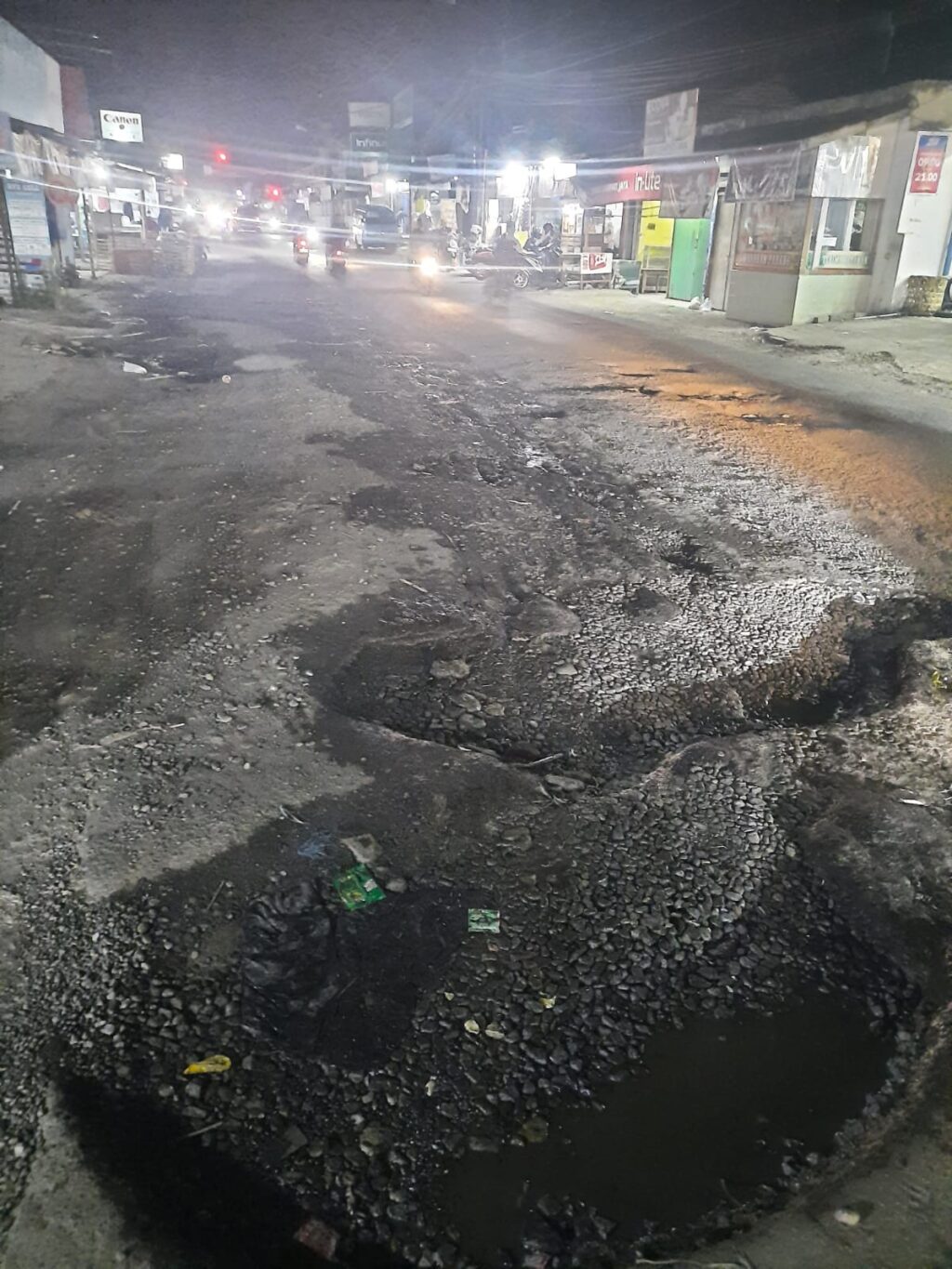 Pj Walikota Serang Terkesan Membiarkan Jalan Berlubang Pada Saat Arus Mudik Idul Fitri Pj Walikota Serang Terkesan Membiarkan Jalan Berlubang Pada Saat Arus Mudik Idul Fitri