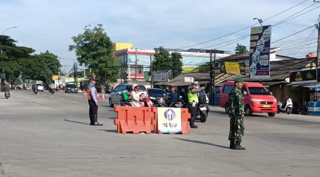 H-2 Idul Fitri, Anggota Koramil0602-18/Kragilan Atur Lalulintas di Pos Pam Lebaran