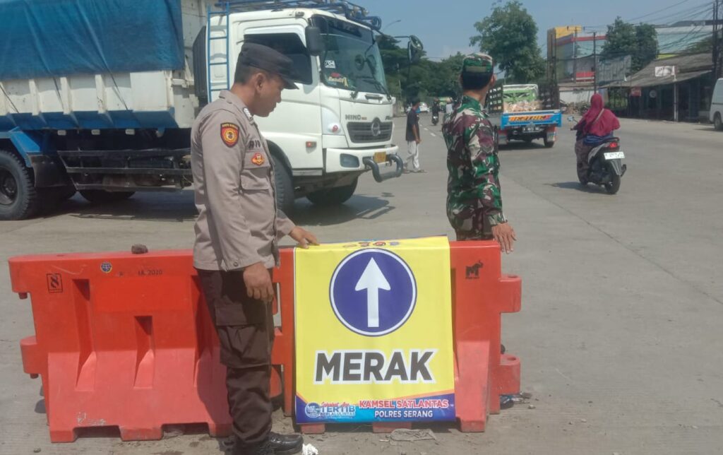 Koramil 0602-18/Kragilan Selalu Mengudara Bersama Aparat Kepolisian Amankan Arus Balik lebaran