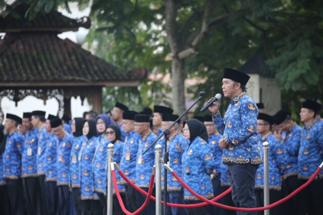 Bangun Komitmen dan Dedikasi Terhadap NKRI, Al Muktabar Ajak ASN Nyanyikan Lagu Syukur dan Bagimu Negeri