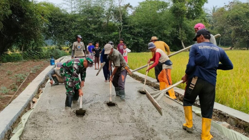 Peran Serma Jono Babinsa Koramil 0602-21/Kopo Sebagai Penggerak Pembangunan Di Desa Binaannya Peran Serma Jono Babinsa Koramil 0602-21/Kopo Sebagai Penggerak Pembangunan Di Desa Binaannya
