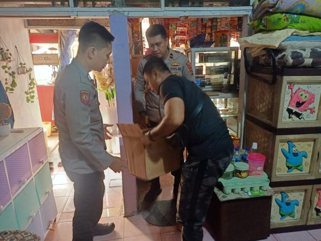 Gelar Operasi Pekat, Polsek Cikedal Sita Miras Guna Menekan Angka Kriminalitas Gelar Operasi Pekat, Polsek Cikedal Sita Miras Guna Menekan Angka Kriminalitas
