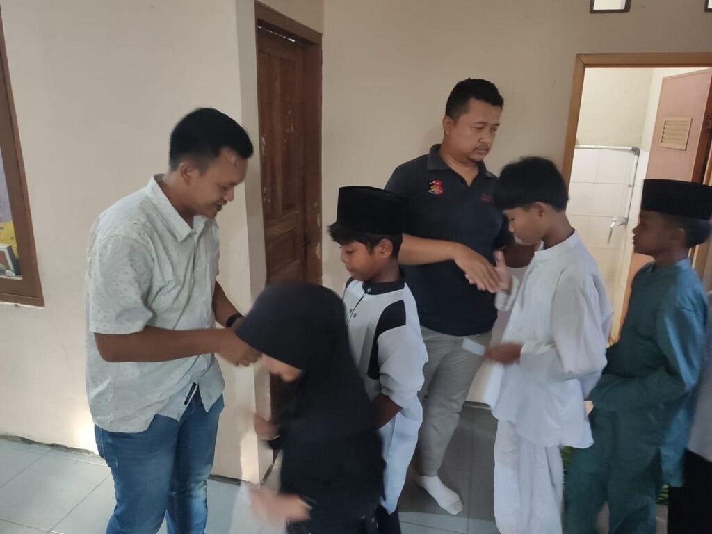 Laksanakan Jum’at Berkah, Satreskrim Polres Serang Berbagi Dengan Anak Yatim Laksanakan Jum’at Berkah, Satreskrim Polres Serang Berbagi Dengan Anak Yatim