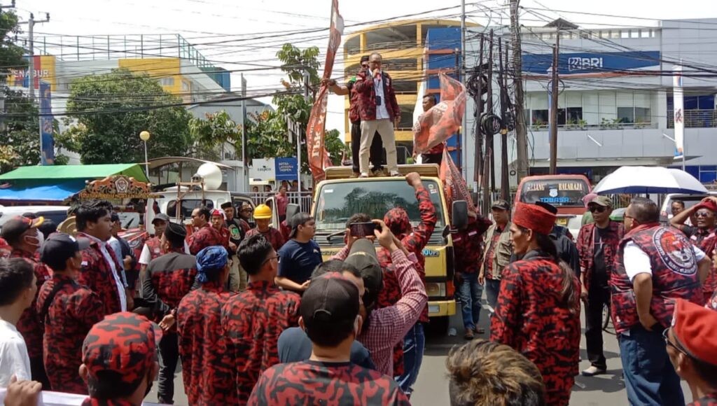 Saldo Nasabah Raib Lewat e- Banking, KKPMP Banten Geruduk BRI Cabang Serang