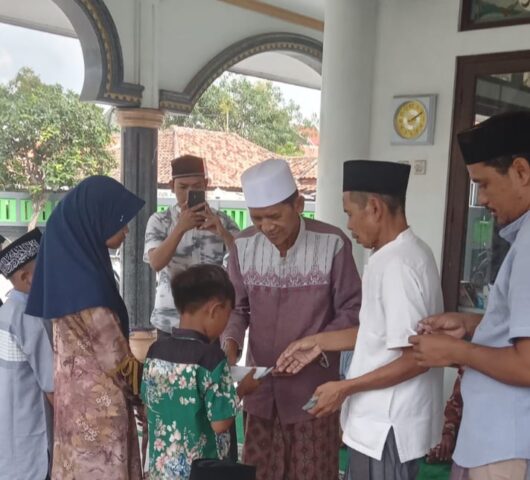 Anak Yatim dan Dhuafa di Pagedangan Ilir Bahagia, Terima Santunan Dari Pengurus DKM Masjid Jami Nurul Baher