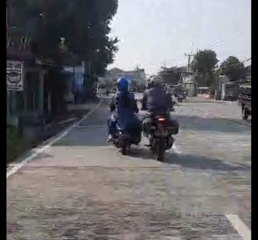 Step Motor Mogok, Personel Polsek Kragilan Polres Serang Bantu Pemudik Saat Kendaraannya Mogok