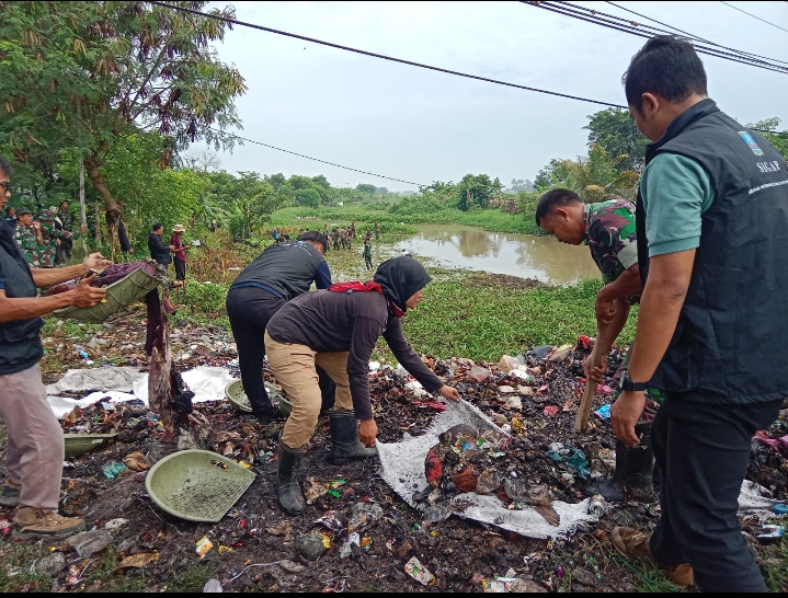 Peringati Hari Air Dunia ke-32, KOPISUSU Bersama DPUPR Kabupaten Serang dan Kodim 0602/Serang Bersihkan Sungai Pembuang Ciwaka Pontang Peringati Hari Air Dunia ke-32, KOPISUSU Bersama DPUPR Kabupaten Serang dan Kodim 0602/Serang Bersihkan Sungai Pembuang Ciwaka Pontang