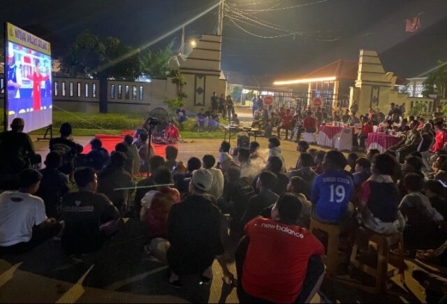 Dukung Timnas, Polres Serang Gelar Nobar Bareng Warga