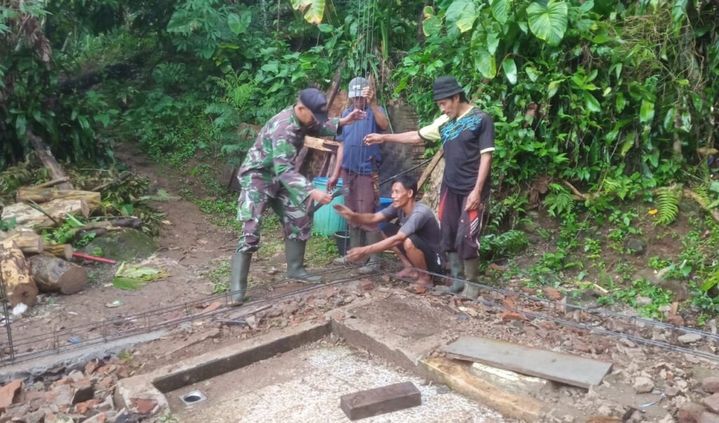 Jalankan Program Rutilahu, Koramil 0602-12/Ciomas Bangun Rumah Milik Asmani