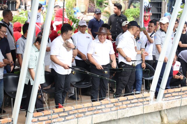 Peringati May Day 2024, Pj Gubernur Banten Mancing Bersama Buruh