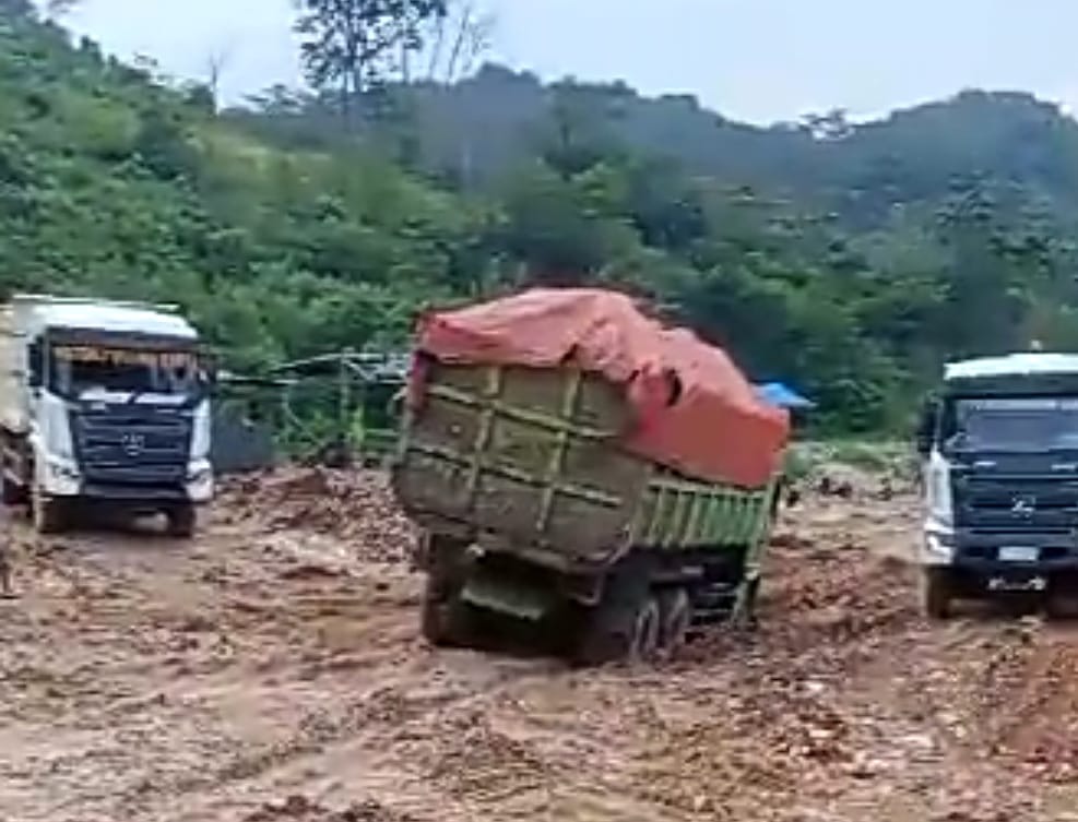 Pihak Terkait Diduga Tak Serius Tutup Permanen Tambang Galian tanah ilegal di Klapanunggal Bogor Pihak Terkait Diduga Tak Serius Tutup Permanen Tambang Galian tanah ilegal di Klapanunggal Bogor