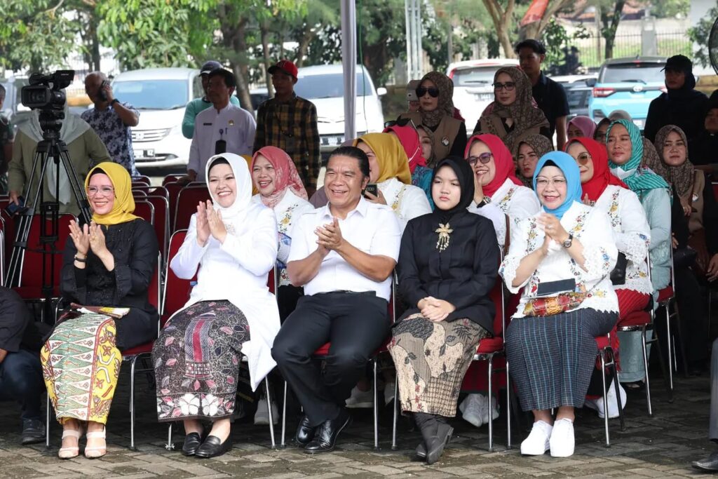 Gebyar Hari Kartini DWP Provinsi Banten, Al Muktabar: Provinsi Banten Kedepankan Kesetaraan Gender Gebyar Hari Kartini DWP Provinsi Banten, Al Muktabar: Provinsi Banten Kedepankan Kesetaraan Gender