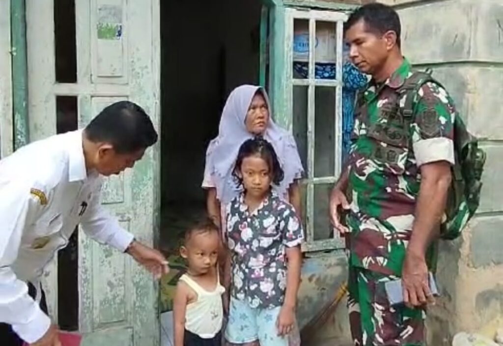 Penuh Haru, Saat Nenek Nuryati Bertemu Sertu Gaspar Babinsa Kodim 0602/Serang Penuh Haru, Saat Nenek Nuryati Bertemu Sertu Gaspar Babinsa Kodim 0602/Serang