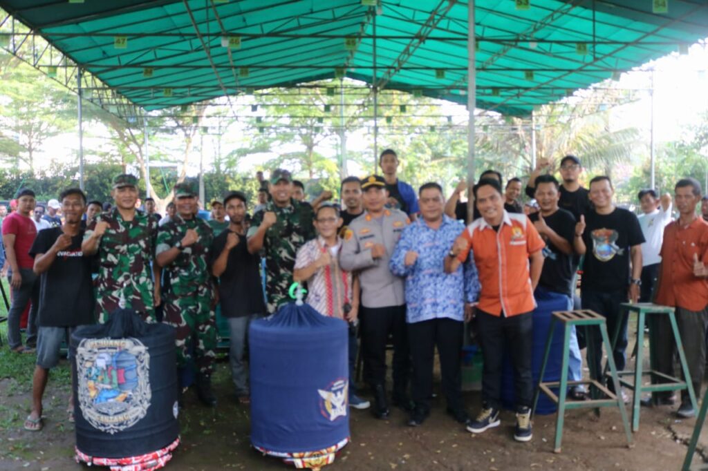 Kodim 0602/Serang Gelar Lomba Burung Berkicau Menyambut HUT Kodam III/Siliwangi Ke 78 Kodim 0602/Serang Gelar Lomba Burung Berkicau Menyambut HUT Kodam III/Siliwangi Ke 78