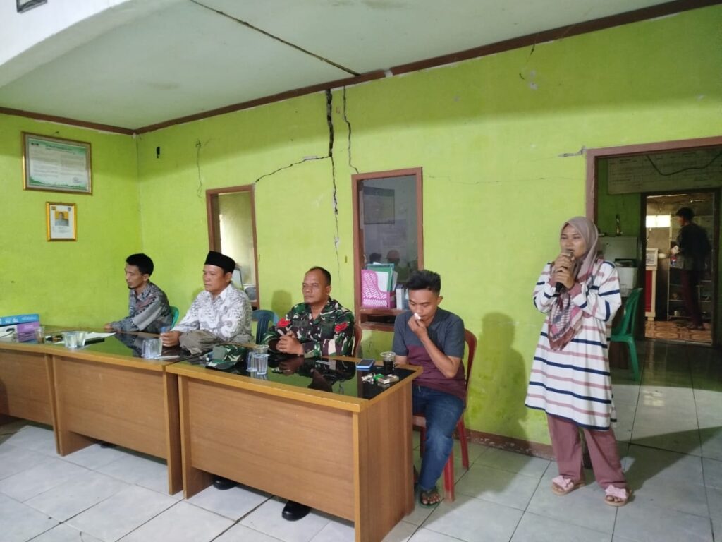 Babinsa Koramil 0602-21/Kopo Bersama Aparat Desa Gelar Musdes Pengelolaan Sampah Babinsa Koramil 0602-21/Kopo Bersama Aparat Desa Gelar Musdes Pengelolaan Sampah