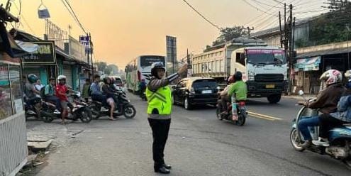 Antisipasi Libur Panjang, Anggota Satlantas Polres Serang Gatur Lalin