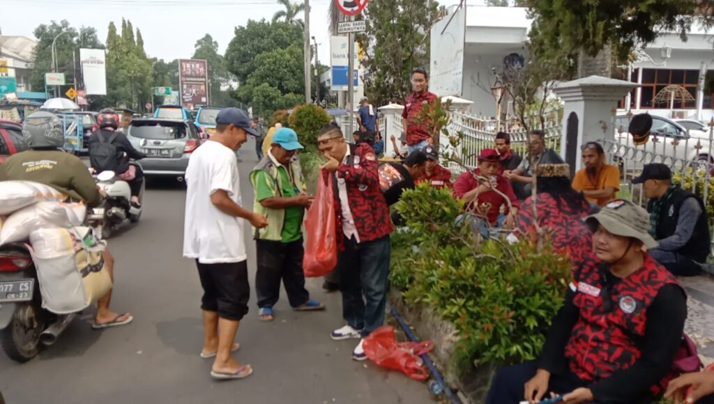 KKPMP Banten Kembali Lakukan Aksi Unjuk Rasa di BRI Cabang Serang