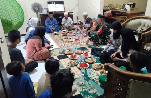Bentuk Kepedulian, Babinsa Koramil 0602-04/Taktakan Berikan Santunan Kepada Anak Yatim