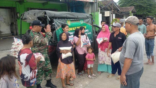 Babinsa Koramil 0602-05/Cipocok Jaya Berbagi Kebahagiaan Di Jum’at Berkah
