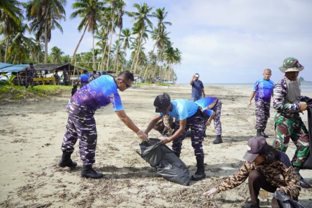 TNI AL Gelar Karya Bhakti dan Bhakti Sosial di Perbatasan Indonesia – Australia