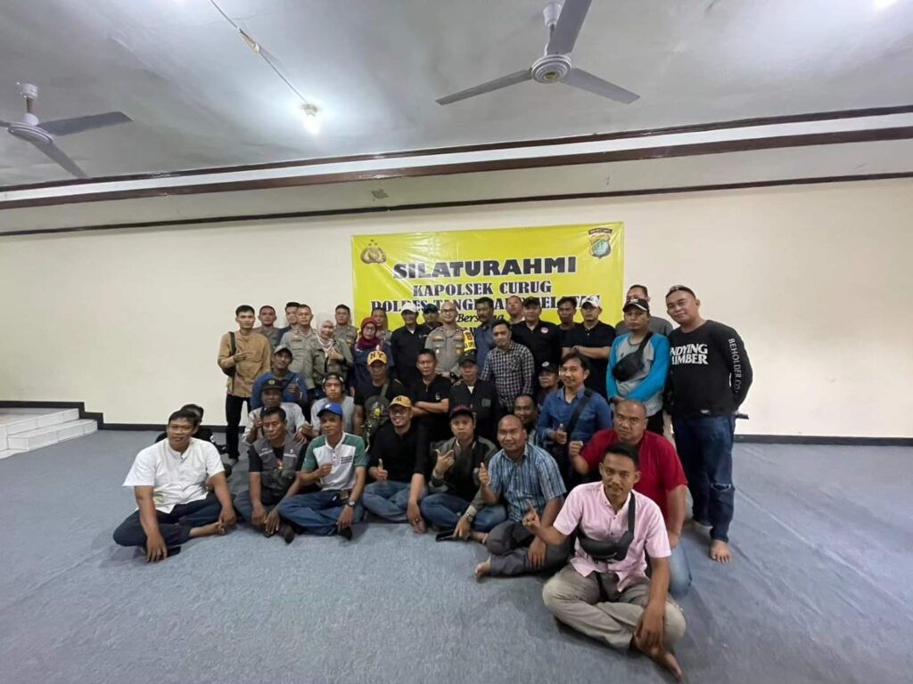 Kapolsek Curug Jalin Silaturahmi dengan Insan Media Kapolsek Curug Jalin Silaturahmi dengan Insan Media