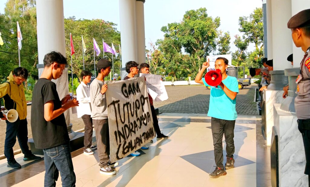 UNRAS di Kantor DPRD Pandeglang, Aktivis: Tutup Aktifitas Galian Tanah Diduga Ilegal Milik PT. Indra Jaya