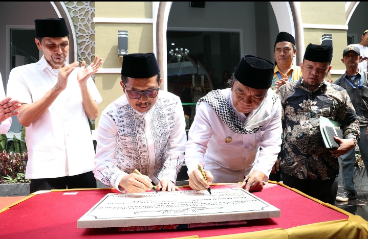 Bersama Kajati Banten, Pj. Gubernur Banten Resmikan Wakaf Masjid Kejagung RI Bersama Kajati Banten, Pj. Gubernur Banten Resmikan Wakaf Masjid Kejagung RI