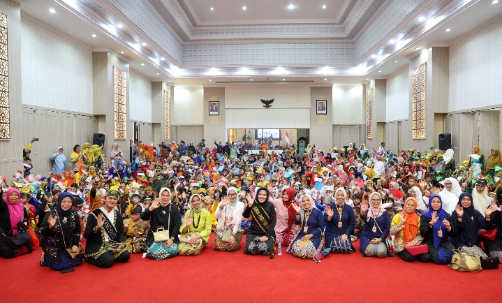 Tanamkan Semangat Kartini, Bunda PAUD Provinsi Banten Gelar Karnaval Budaya Anak Usia Dini Tanamkan Semangat Kartini, Bunda PAUD Provinsi Banten Gelar Karnaval Budaya Anak Usia Dini